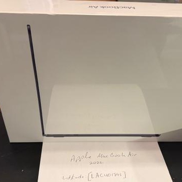 MacBook Air 2022 (M2) - 13 inch - 1 TB, Midnight, 16 GB, Apple M2