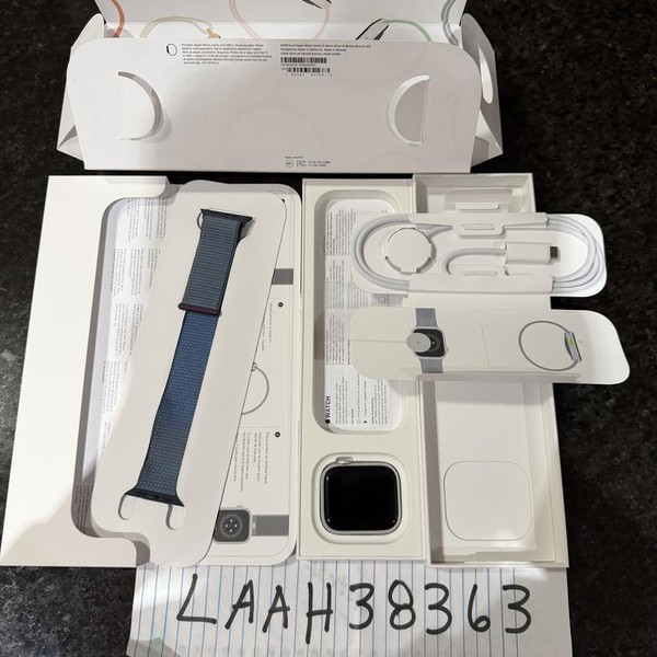 Apple Watch Series 9 45mm - Silver, A2980 - GPS, Aluminum