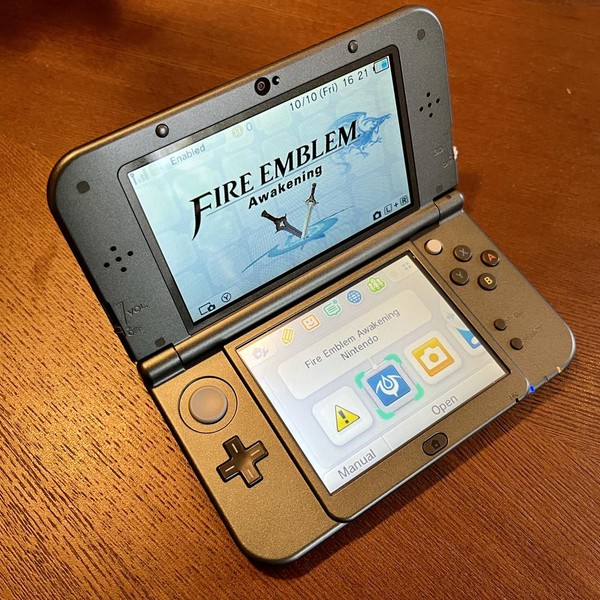 New Nintendo 3DS XL - 4 GB, Black