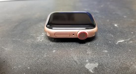 Good
													Apple Watch Series 4 40mm - Unlocked, Gold, A1975 - Cellular, Aluminum, photo 4 of 6