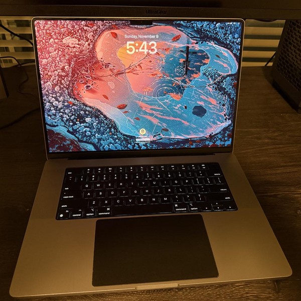 MacBook Pro 2021 - 16 inch - 1 TB, Gray, 16 GB, Apple M1 Pro 10-core