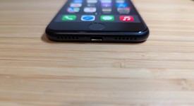 Good
													Apple iPhone SE 3rd Gen 2022 - T-Mobile, Midnight, 64 GB, A2595, photo 3 of 15