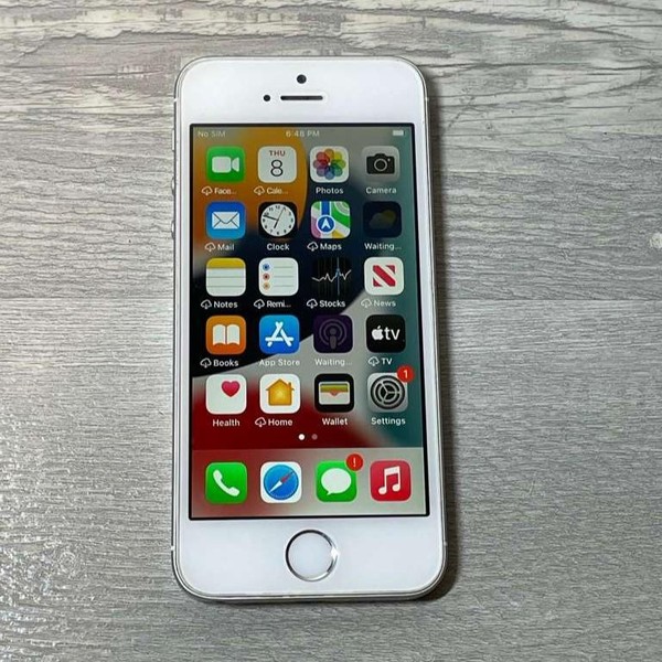 Apple iPhone SE 1st Gen 2016 - Unlocked, 16 GB, Silver, A1662