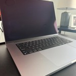 Good MacBook Pro 2021 - 16 inch - 1 TB, Silver, 16 GB, Apple M1 Pro 10-core
