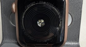 Good
													Apple Watch SE 1st Gen 40mm - Unlocked, Gold, A2353 - Cellular, Aluminum, photo 4 of 7