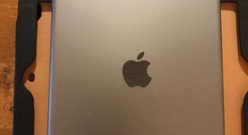 Mint
													Apple iPad Air - Unlocked, Gray, 32 GB, photo 3 of 8