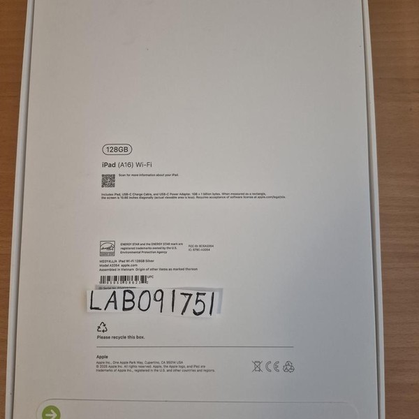 Apple iPad 11th Gen - Wi-Fi, 128 GB, Silver, A3354