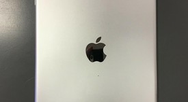 Good
													Apple iPad Air - AT&T, Silver, 32 GB, photo 2 of 4