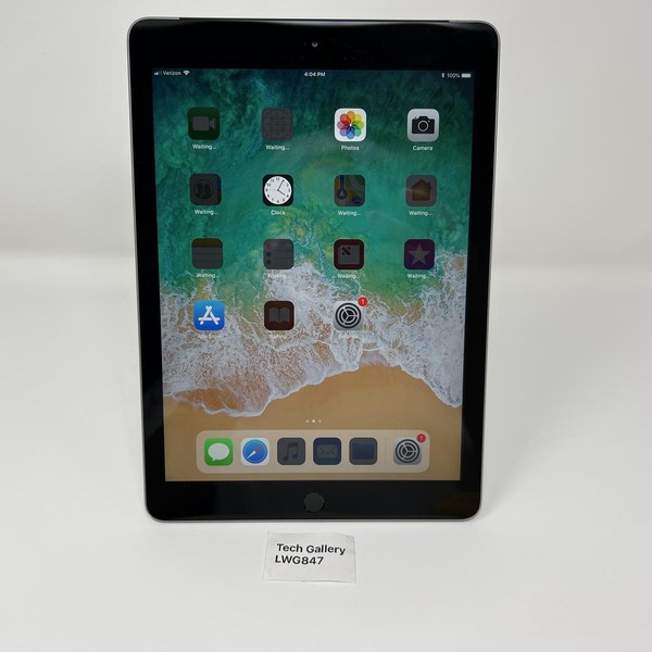 Apple iPad 5th Gen - Unlocked, 32 GB, Gray, A1823