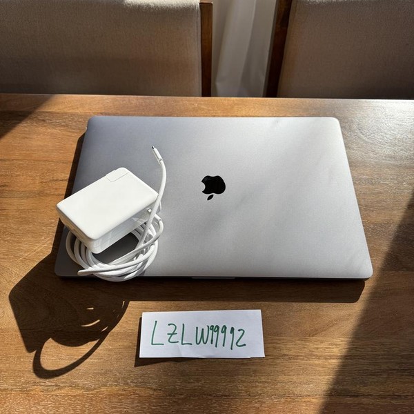 MacBook Pro 2019 - 16 inch - 2 TB, Gray, 32 GB, Intel Core i7