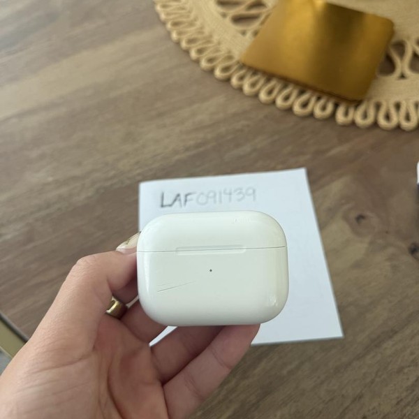 Apple AirPods Pro - MagSafe Case