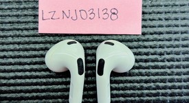 Used
													Apple AirPods 3rd Gen - Lightning Case, photo 3 of 6