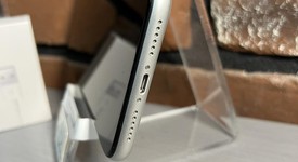 Mint
													Apple iPhone Xr - Unlocked, White, 64 GB, A1984, photo 3 of 8