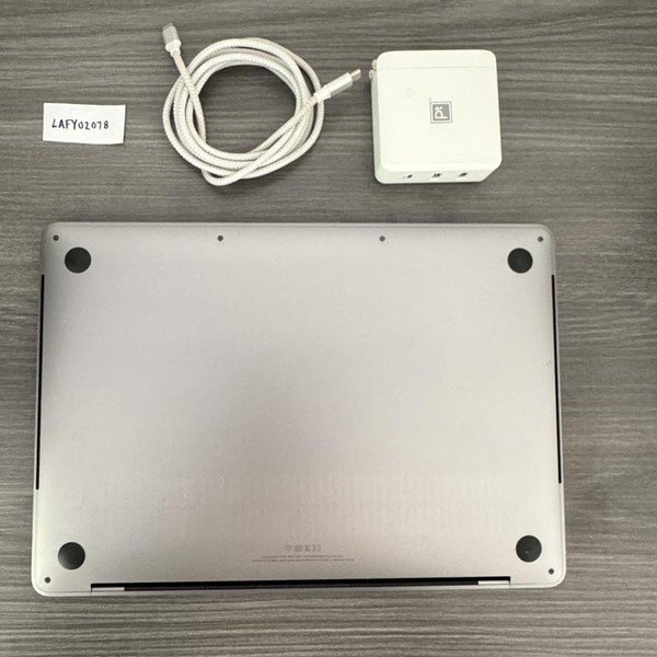 MacBook Pro 2019 - 13 inch - 256 GB, Gray, 16 GB, Intel Core i5