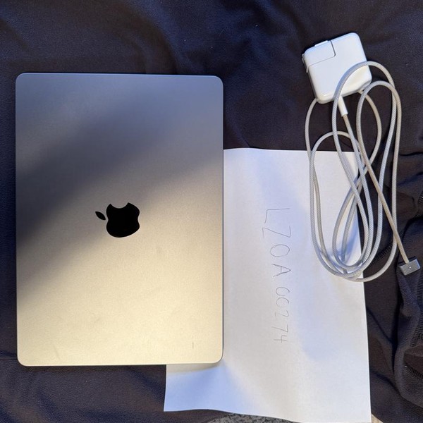 MacBook Air 2022 (M2) - 13 inch - Apple M2, Gray, 256 GB, 8 GB