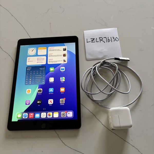 Apple iPad 8th Gen - Wi-Fi, 32 GB, Gray, A2270