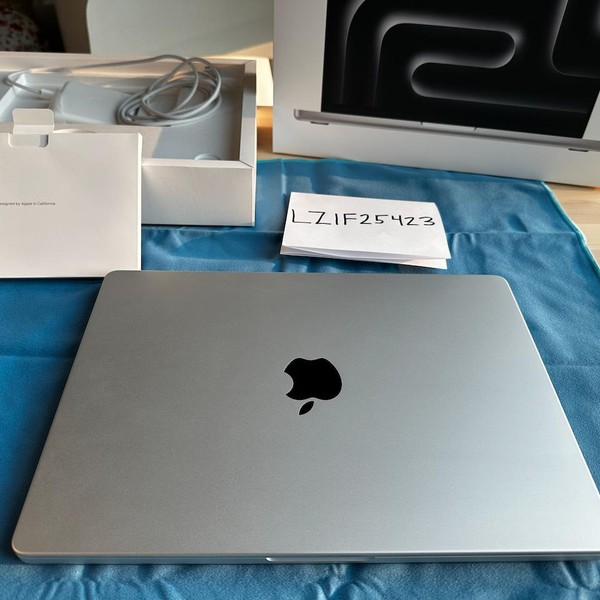 MacBook Pro Late 2023 (M3) - 14 inch - 2 TB, Silver, 36 GB, Apple M3 Pro 12-core, 18-core GPU