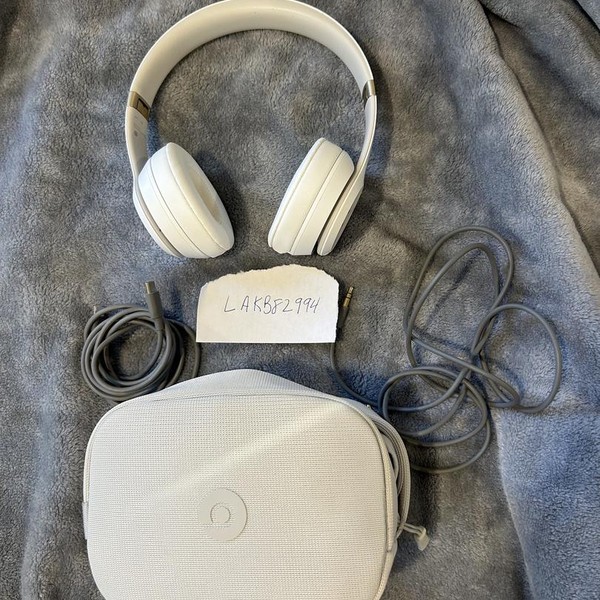 Beats Solo 4 - White