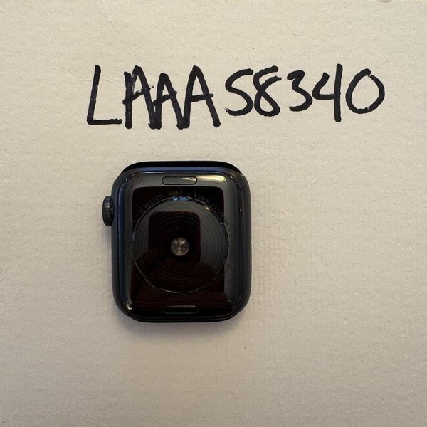 Apple Watch SE 1st Gen 40mm - Unlocked, Gray, A2353 - Cellular, Aluminum