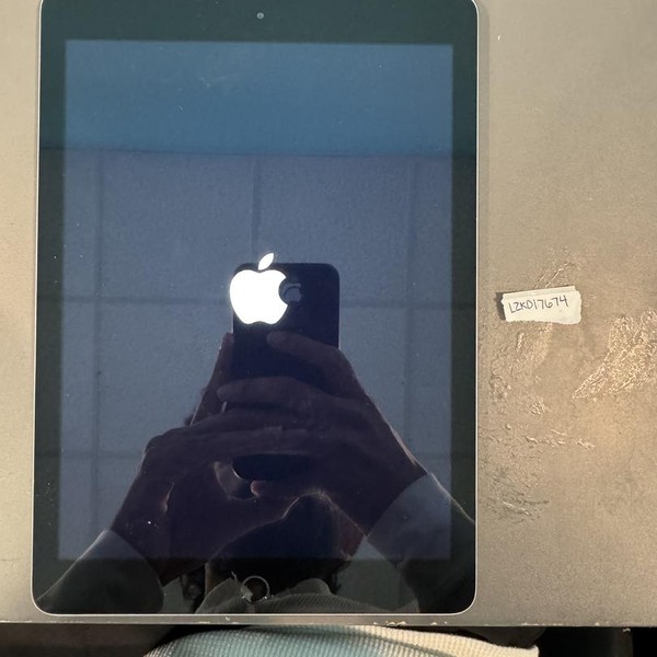 Apple iPad 5th Gen - Unlocked, 32 GB, Gray, A1823