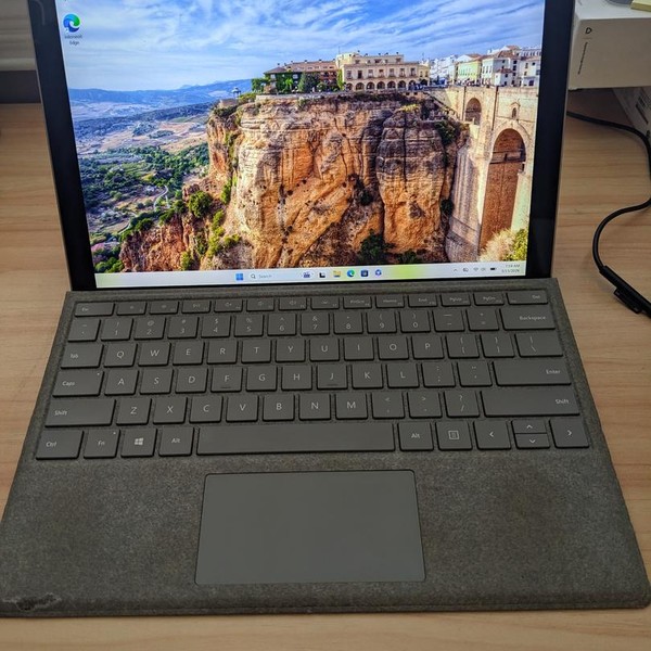 Microsoft Surface Pro 7 Plus - 512 GB, Platinum, 16 GB, Intel Core i7, Wi-Fi