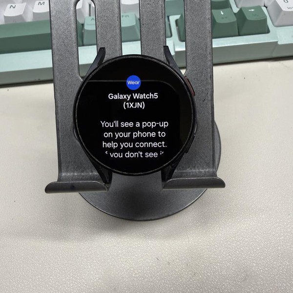 Samsung Galaxy Watch5 - Unlocked, Graphite, 40mm