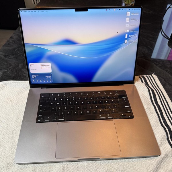 MacBook Pro 2021 - 16 inch - 2 TB, Silver, 64 GB, Apple M1 Max