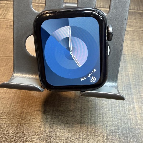 Apple Watch SE 1st Gen 40mm - Unlocked, Gray, A2353 - Cellular, Aluminum