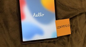 Mint
													Apple iPad Air 4th Gen - Verizon, Gray, 256 GB, A2324, photo 2 of 10