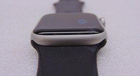 Good
													Apple Watch SE 1st Gen 40mm - Unlocked, Silver, A2353 - Cellular, Aluminum, photo 4 of 8
