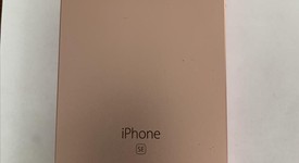Good
													Apple iPhone SE 1st Gen 2016 - Unlocked, Rose Gold, 128 GB, A1723, photo 5 of 12