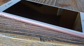 Mint
													Apple iPhone 7 Plus - Unlocked, Rose Gold, 32 GB, A1661, photo 2 of 10