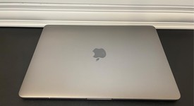Good
													MacBook Pro 2017 (With Touch Bar) - 13" - I7, Gray, 512 GB, 16 GB, photo 2 of 9