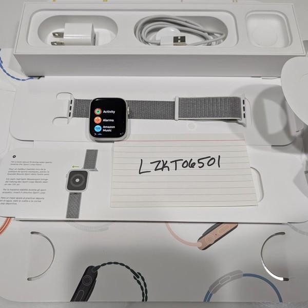 Apple Watch Series 4 44mm - Unlocked, Silver, A1976 - Cellular, Aluminum