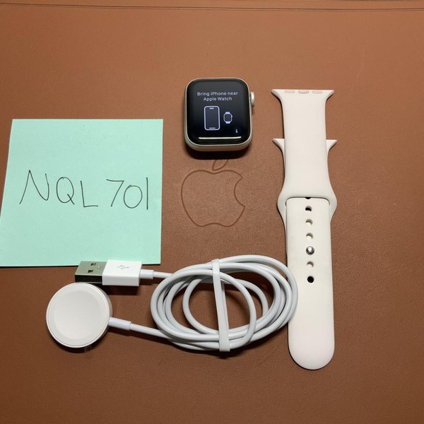 Apple Watch SE 2nd Gen 40mm - Starlight, A2722 - GPS, Aluminum