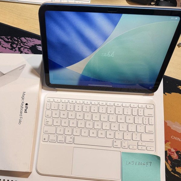 Apple Magic Keyboard Folio - White