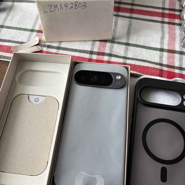 Google Pixel 10 Pro XL - T-Mobile, 256 GB, Moonstone, GUL82