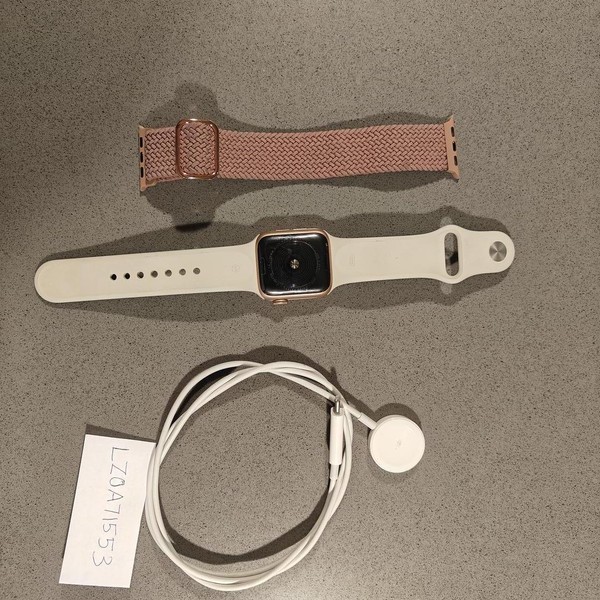 Apple Watch SE 1st Gen 40mm - Gold, A2351 - GPS, Aluminum