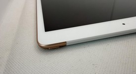 Mint
													Apple iPad 7th Gen - Unlocked, Gold, 32 GB, A2200, photo 4 of 10