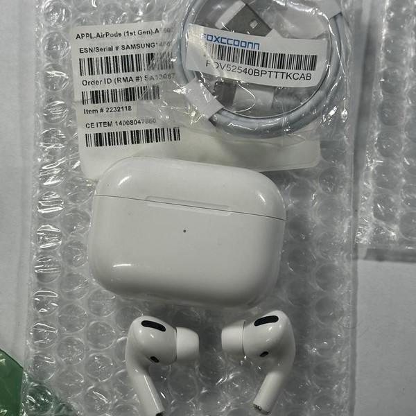 Apple AirPods Pro - Wireless Case