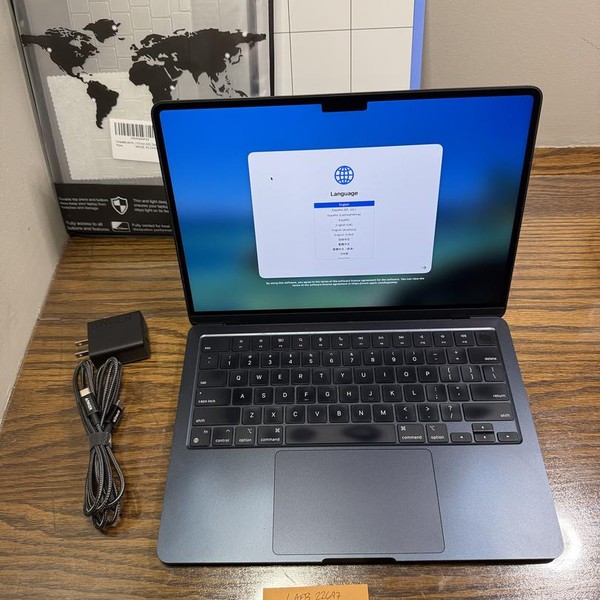 MacBook Air 2022 (M2) - 13 inch - 1 TB, Midnight, 16 GB, Apple M2