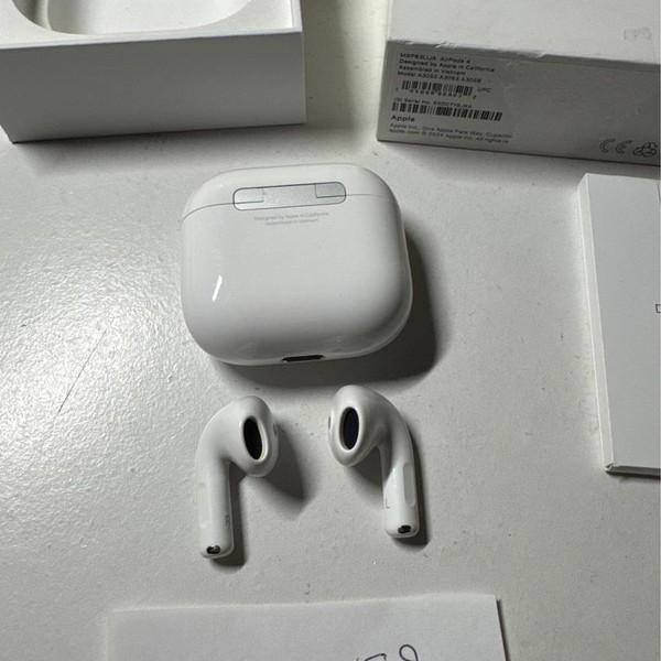 Apple AirPods 4th Gen - Standard