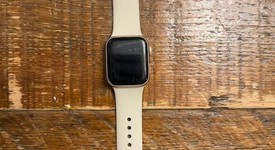 Fair
													Apple Watch Series 6 40mm - Unlocked, Gold, A2293 - Cellular, Aluminum, photo 3 of 13