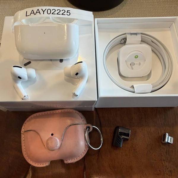 Apple AirPods Pro - MagSafe Case