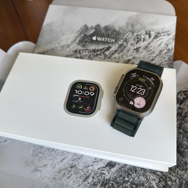 Apple Watch Ultra 2 49mm - Unlocked, Natural, A2986