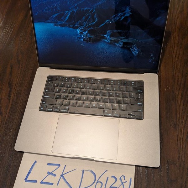 MacBook Pro 2021 - 16 inch - 512 GB, Gray, 32 GB, Apple M1 Pro 10-core