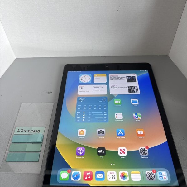 Apple iPad 7th Gen - Wi-Fi, 32 GB, Gray, A2197