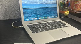 Good
													MacBook Air 2017 - 13" - I7, Silver, 512 GB, 8 GB, photo 2 of 3