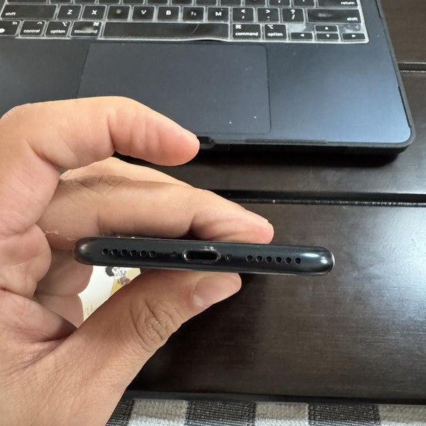 Apple iPhone SE 3rd Gen 2022 - Unlocked, 64 GB, Midnight, A2595