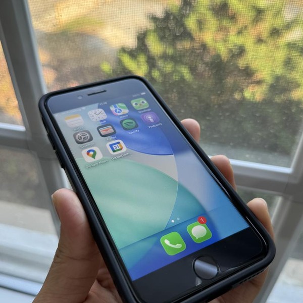 Apple iPhone SE 3rd Gen 2022 - Unlocked, 256 GB, Starlight, A2595